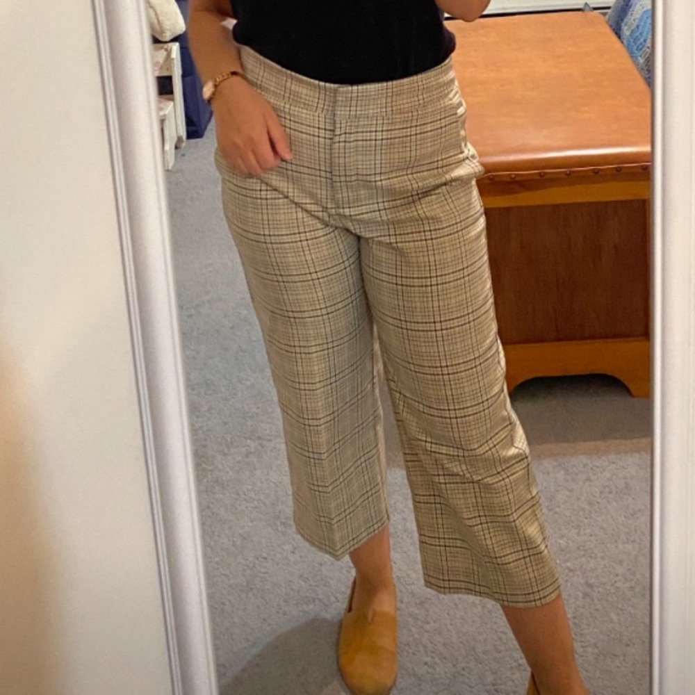 Ann Taylor plaid patterned cropped wide leg pants. Size 6P